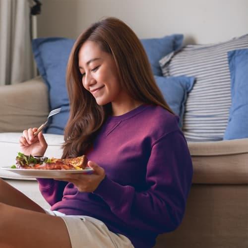girl-in-lunch