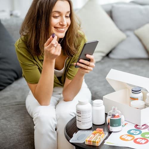 girl-with-phone